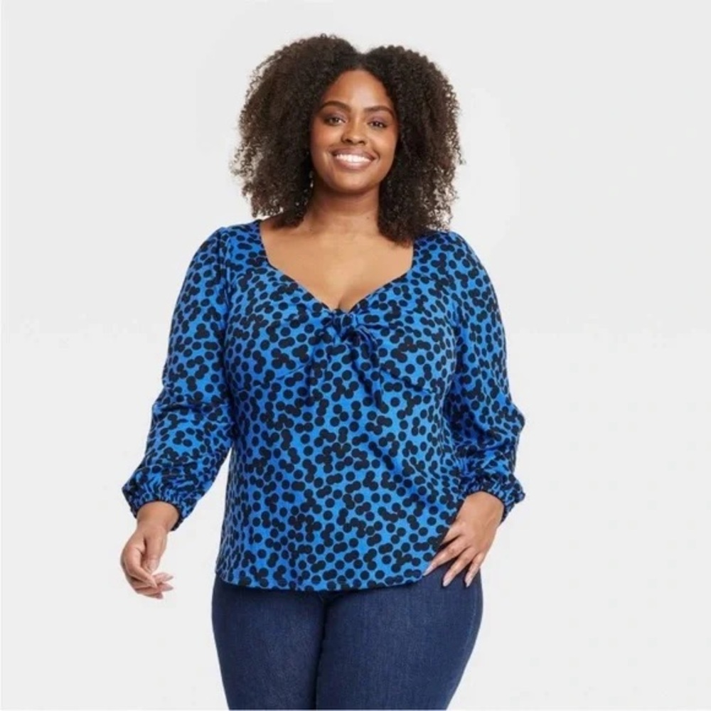 Ava & Viv XXL Blue Sweetheart Neckline Polka Dot Top